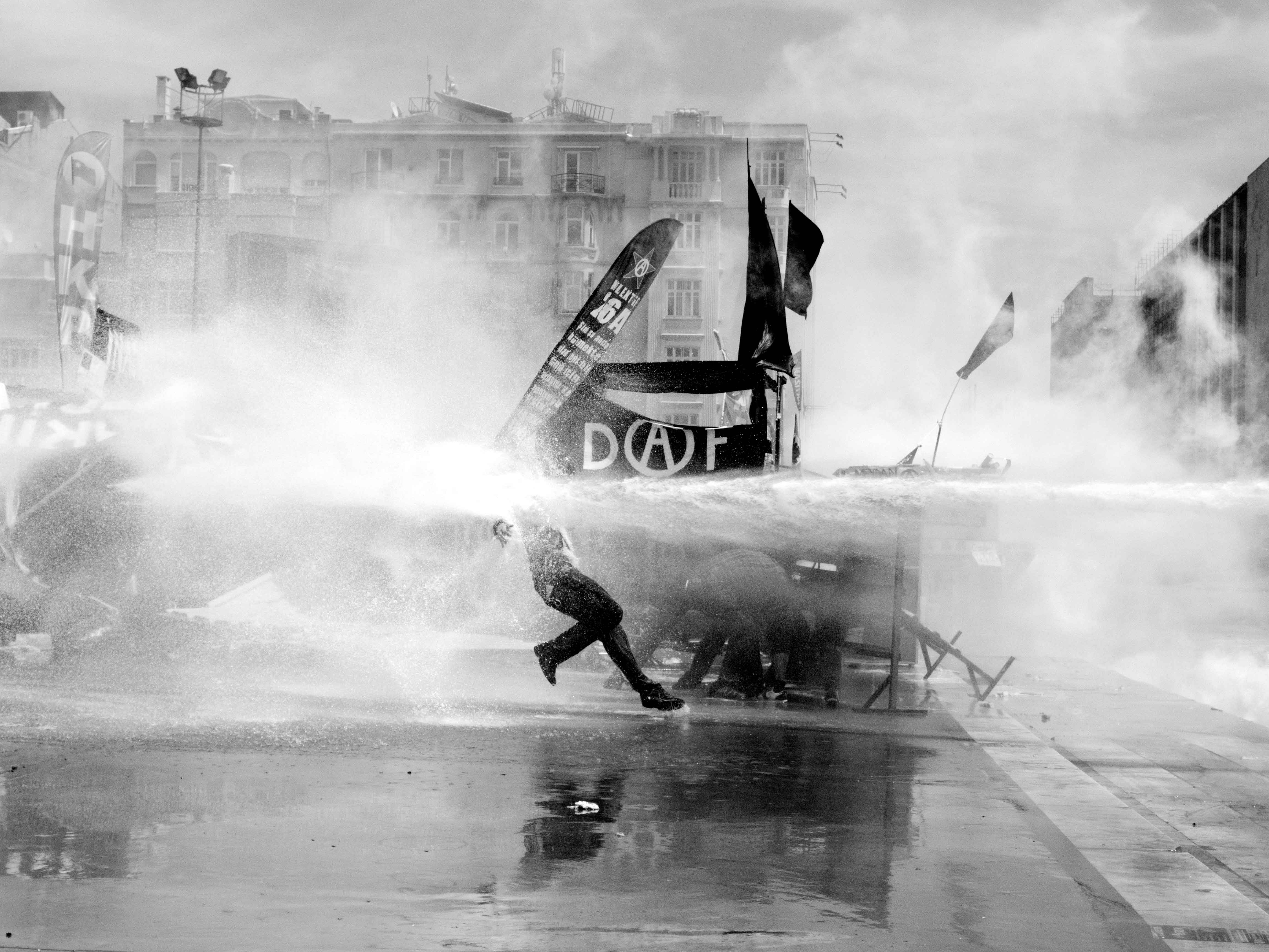 "Action! #1, Istanbul, Turkey, 2013" © Gabriele Micalizzi / Courtesy of 29 Arts in Progress Gallery