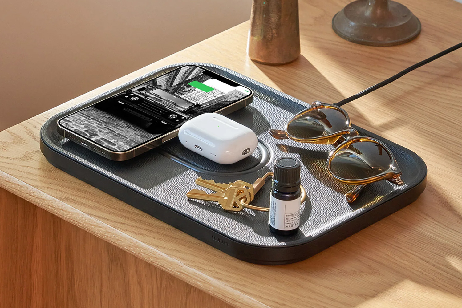 Courant MAG:3 Charging Tray in black leather