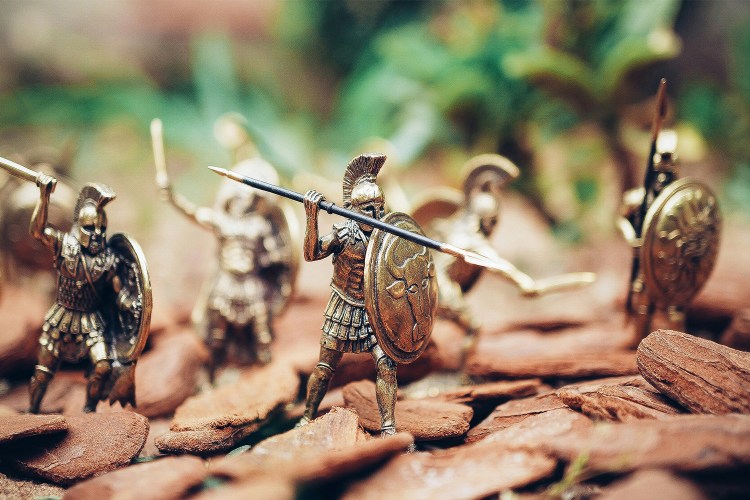Figurines of ancient soldiers fighting.