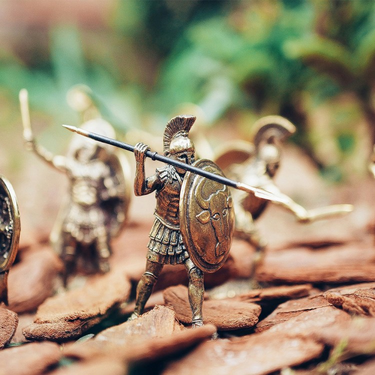 Figurines of ancient soldiers fighting.