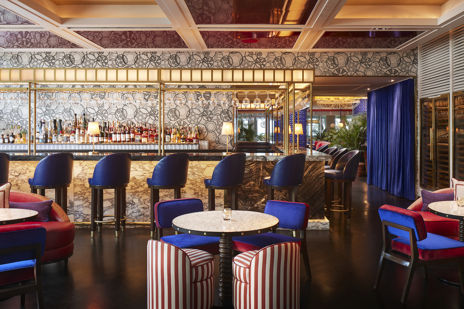 The bar at Mirabella Coastal Italian in the Fontainebleau