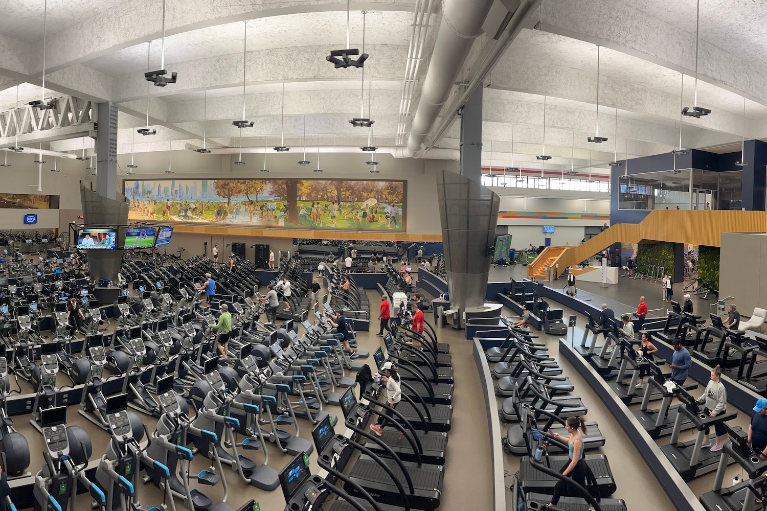 the sprawling ‍cardio room at East Bank Club