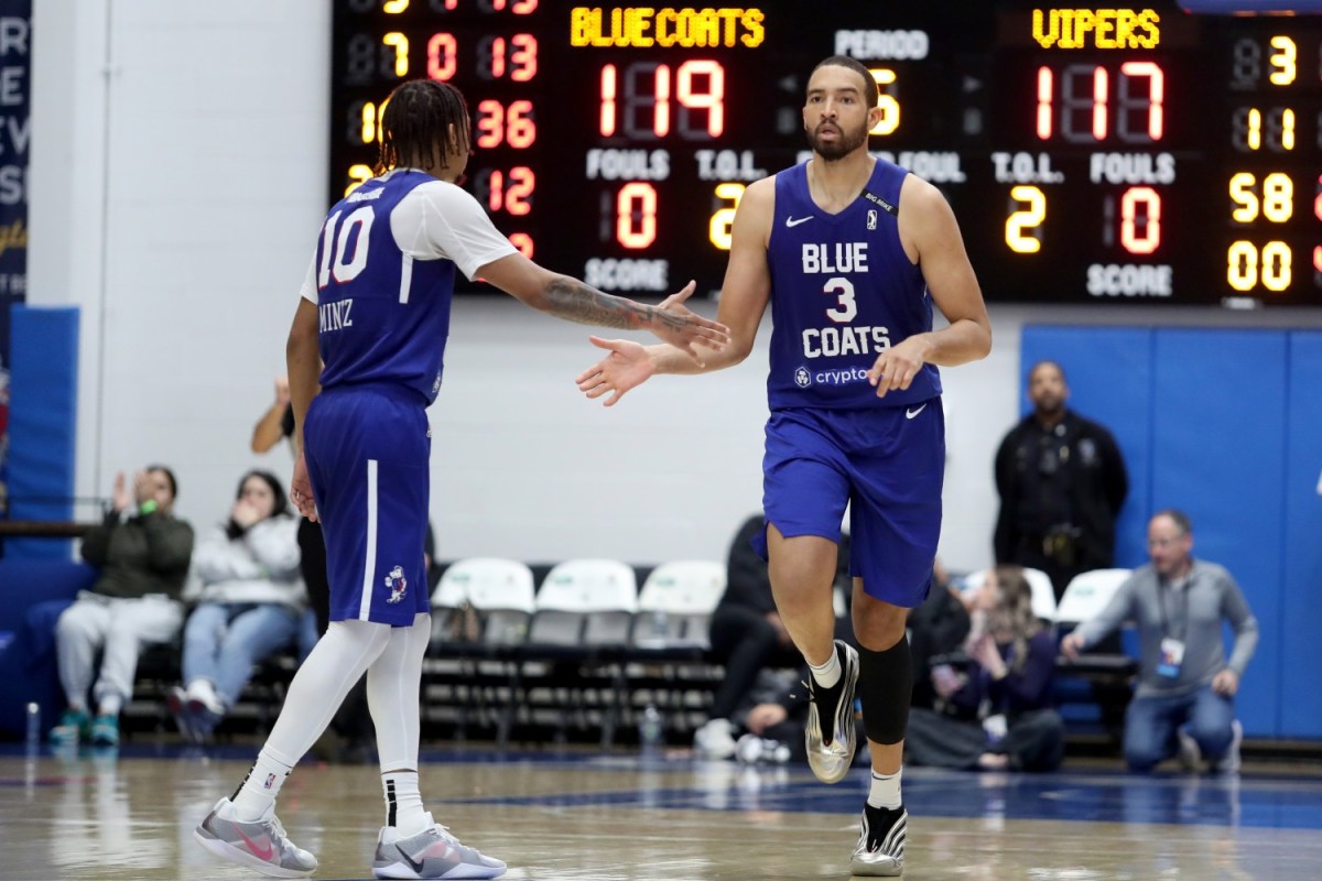 How a Blind Basketball Commentator Does His Job