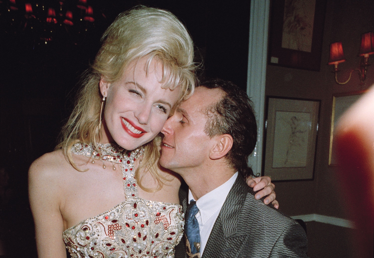 American actress Daryl Hannah with British dancer Wayne Sleep at a party after the London premiere of the film "Steel Magnolias"