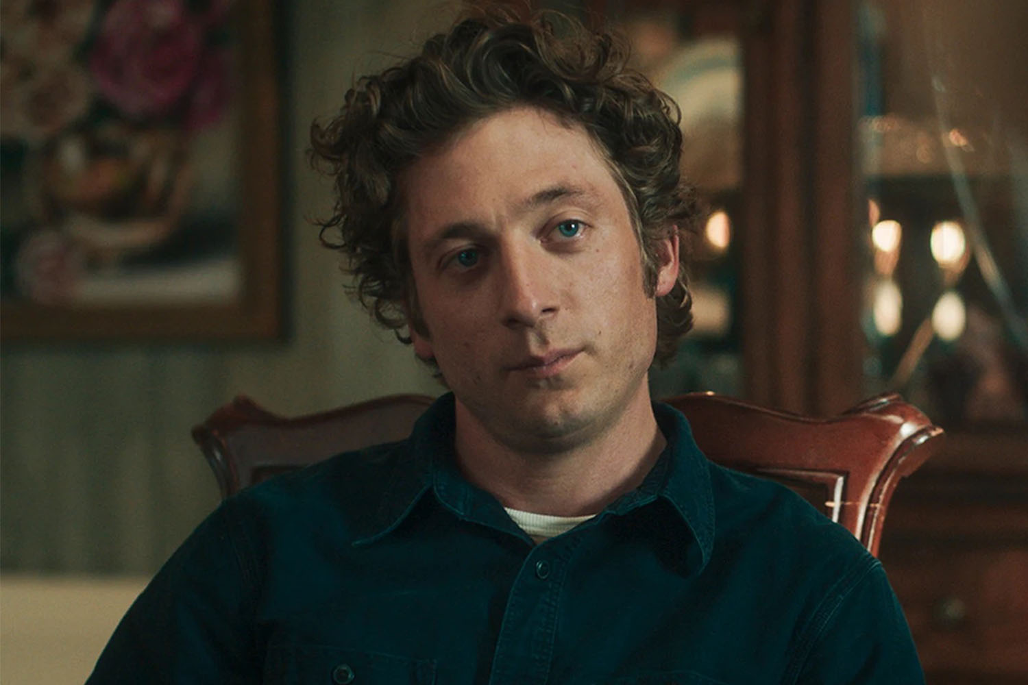 Jeremy Allen White as Carmy in "The Bear" wearing a look from RRL