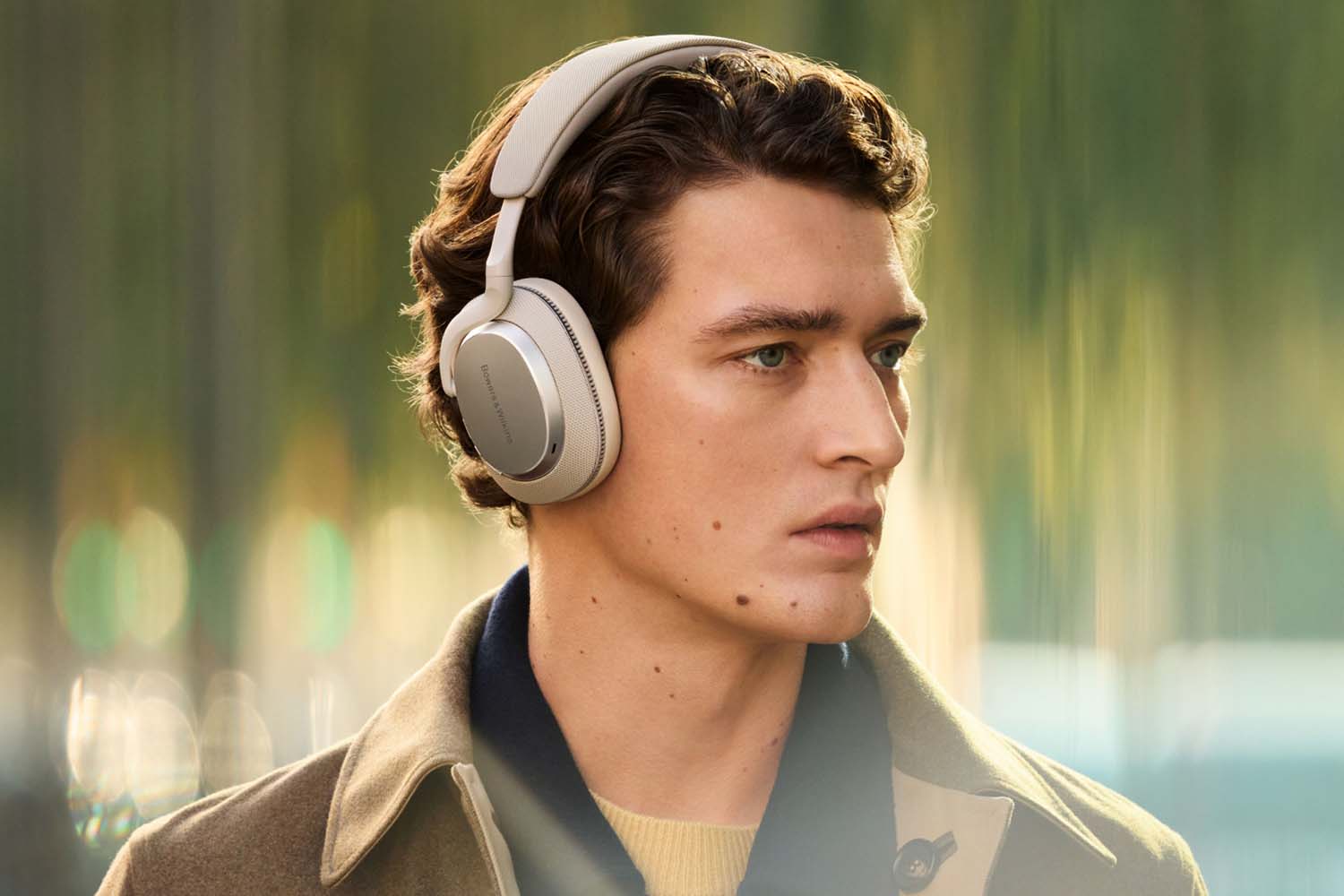 Bowers & Wilkins Px7 S3 Headphones Pair Well With Office