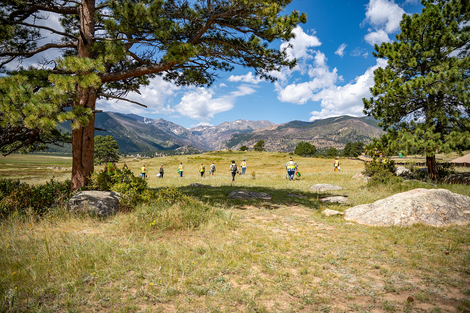 Rocky Mountain Conservancy volunteers