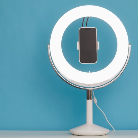 ring light and smartphone