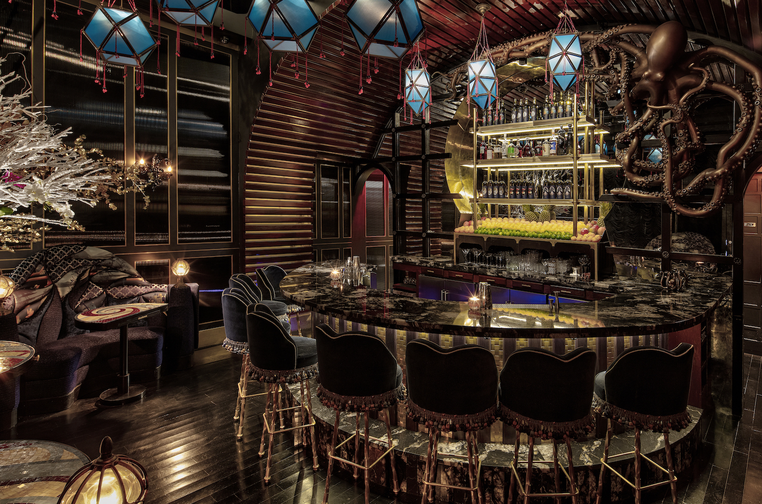 The lavish interior of Shinji's