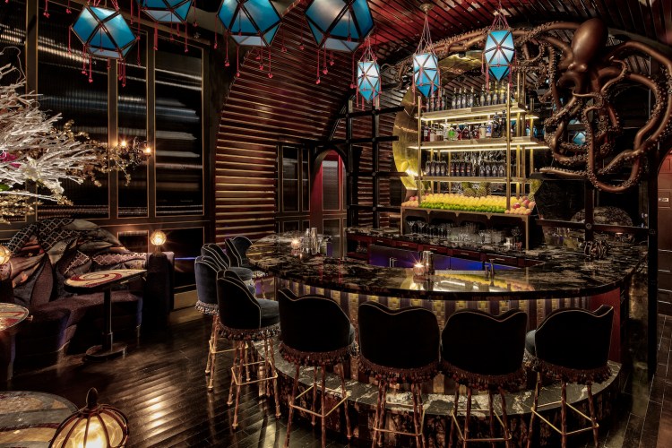 The lavish interior of Shinji's