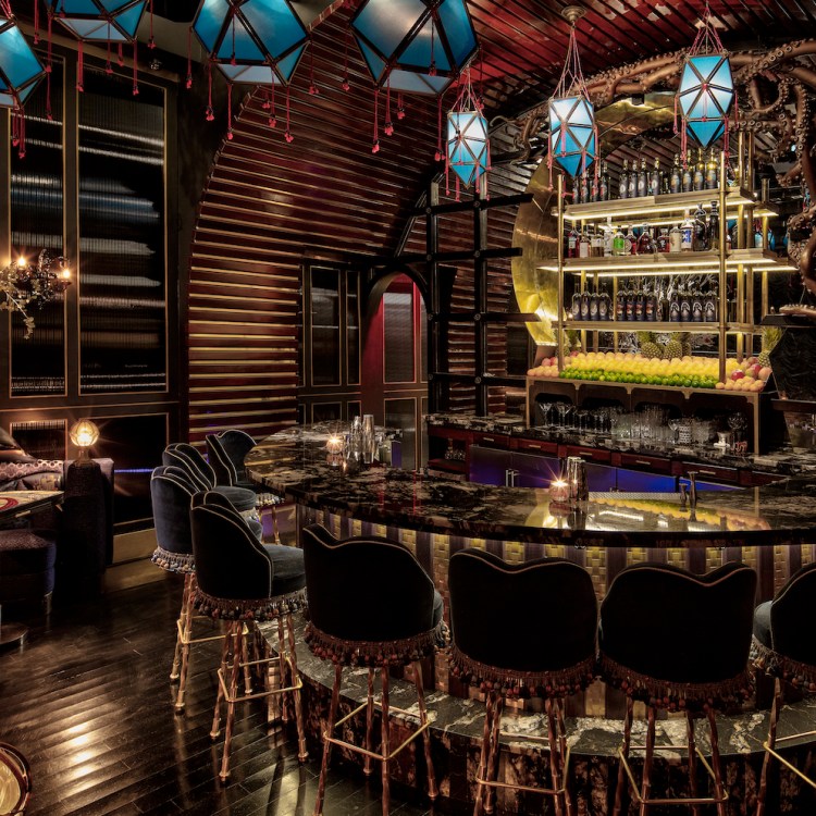 The lavish interior of Shinji's