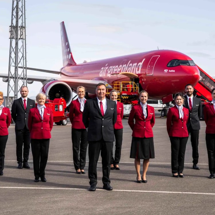 Air Greenland plane and crew