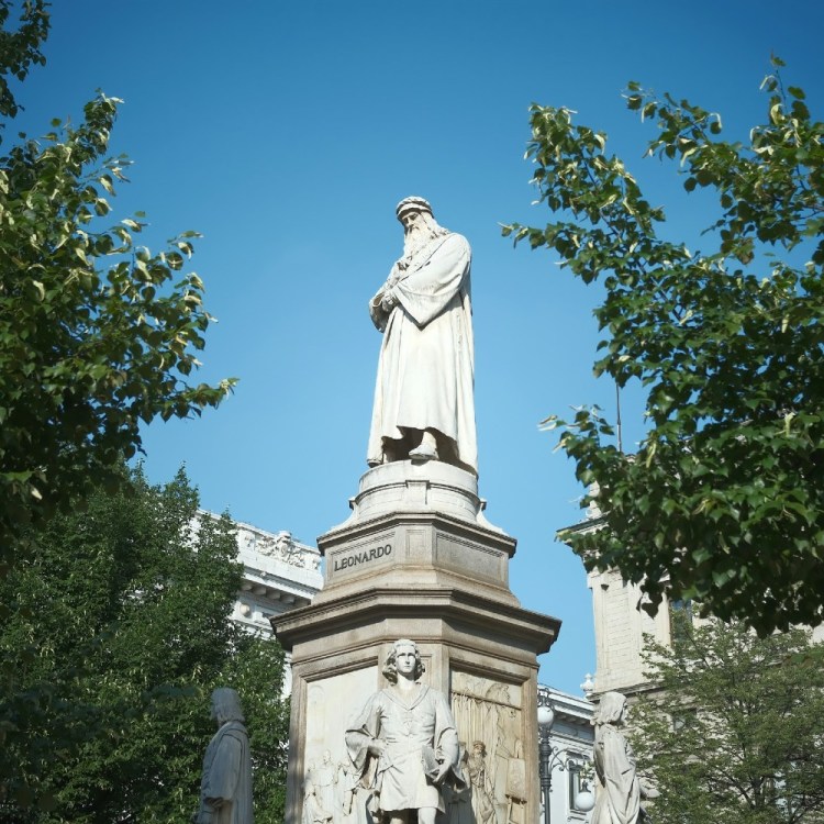 Leonardo da Vinci statue