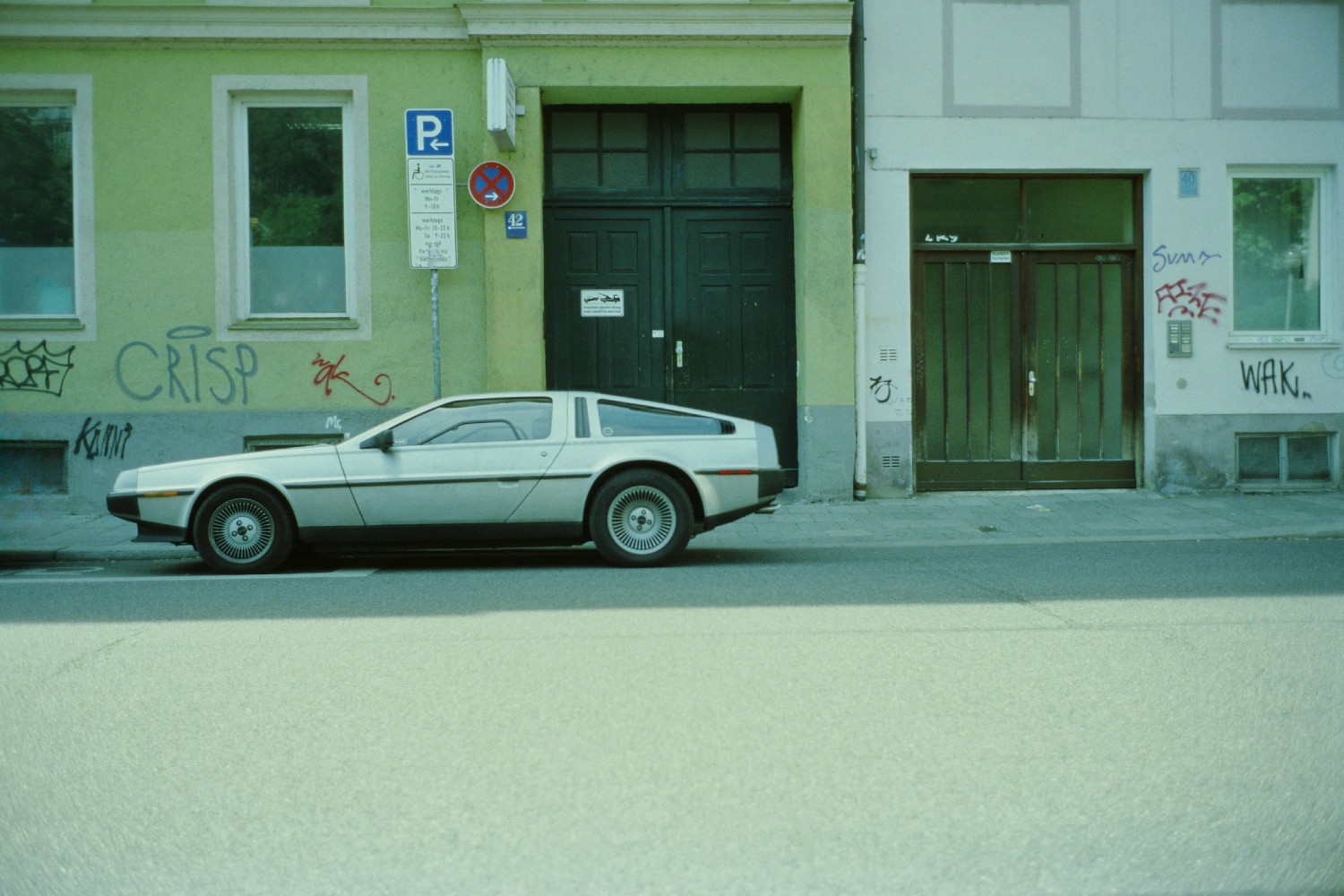 DeLorean DMC-12