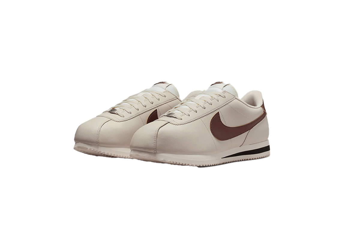 Nike Men’s Cortez Low Top Leather Sneaker