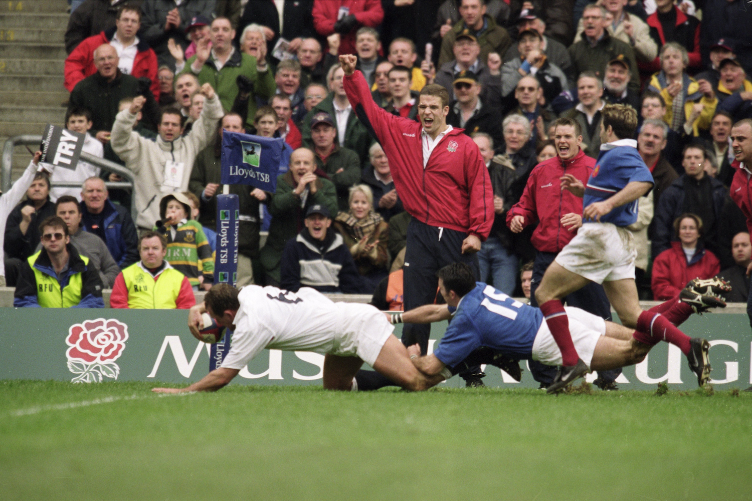 A vintage photo of France playing England in rugby.