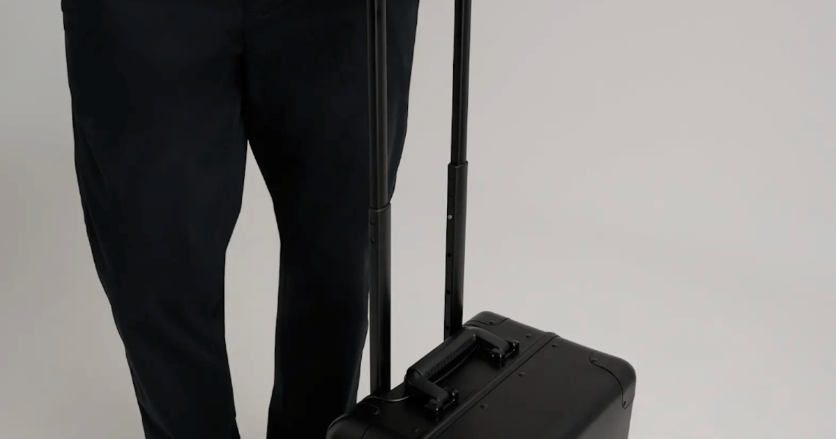 A model rolling a quince suitcase