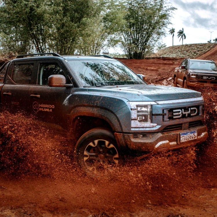 BYD Shark off-roading