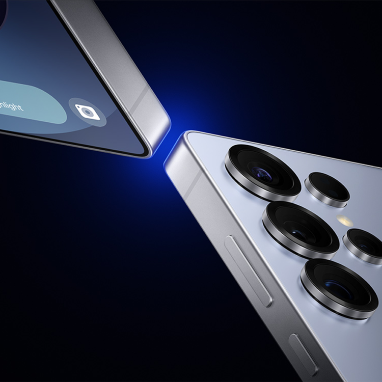 samsung galaxy s25 ultra lifestyle image of phone on black background