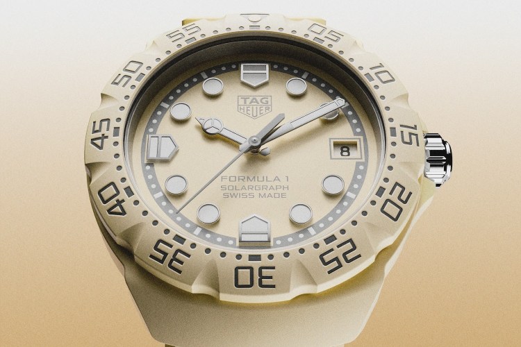 Five watches floating in the air in the colors pink, yellow, blue and green with a background that fades from white to blue