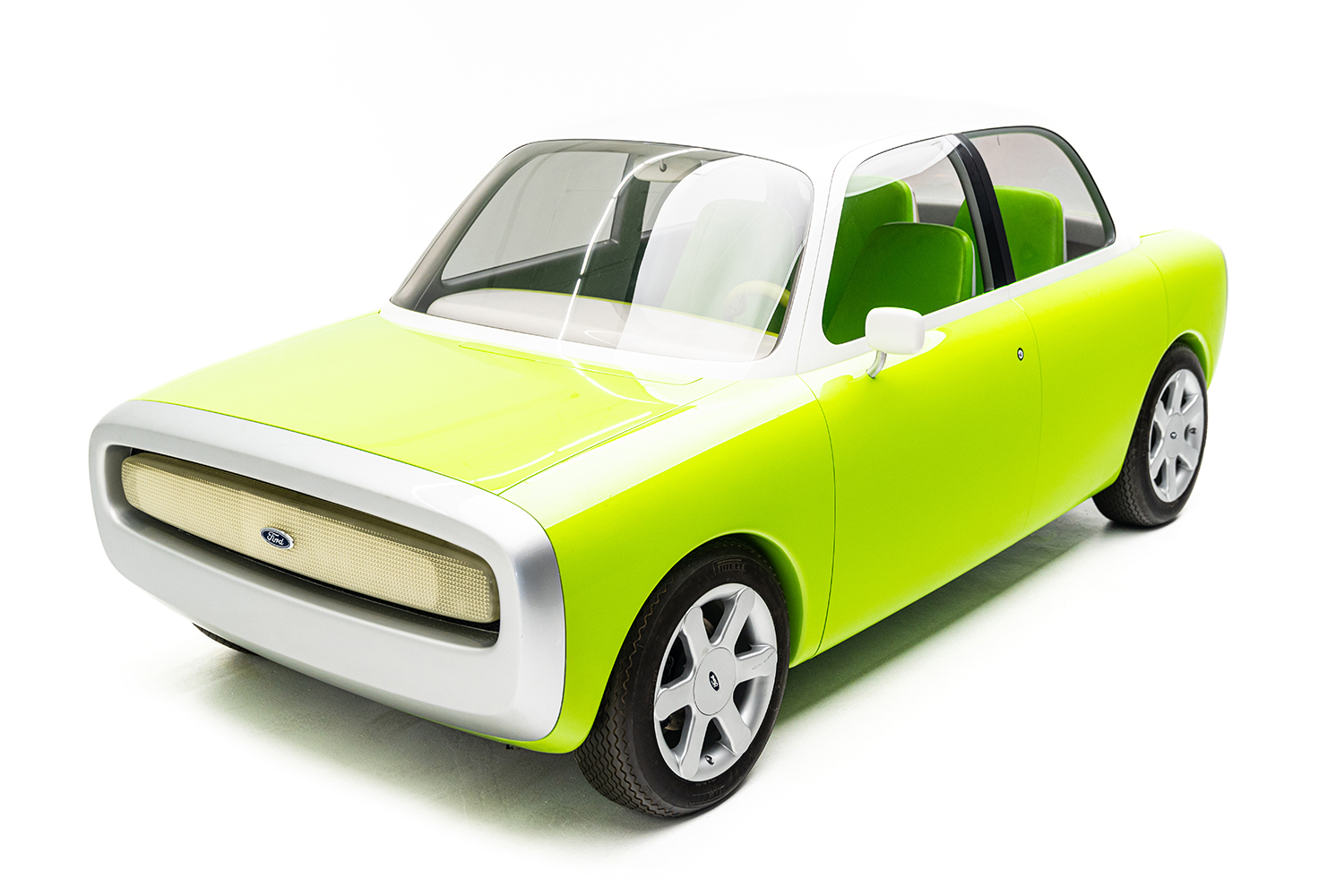 The Ford 021C, designed by Marc Newson, which debuted at the 1999 Tokyo Motor Show