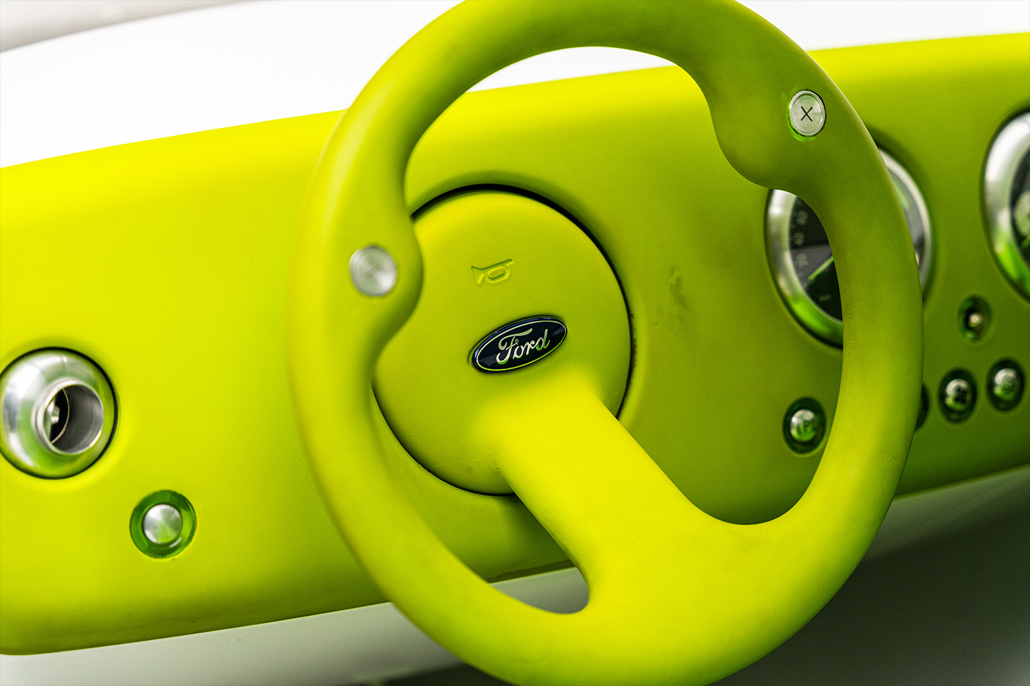 The dashboard on the 1999 Ford 021C concept car designed by Marc Newson