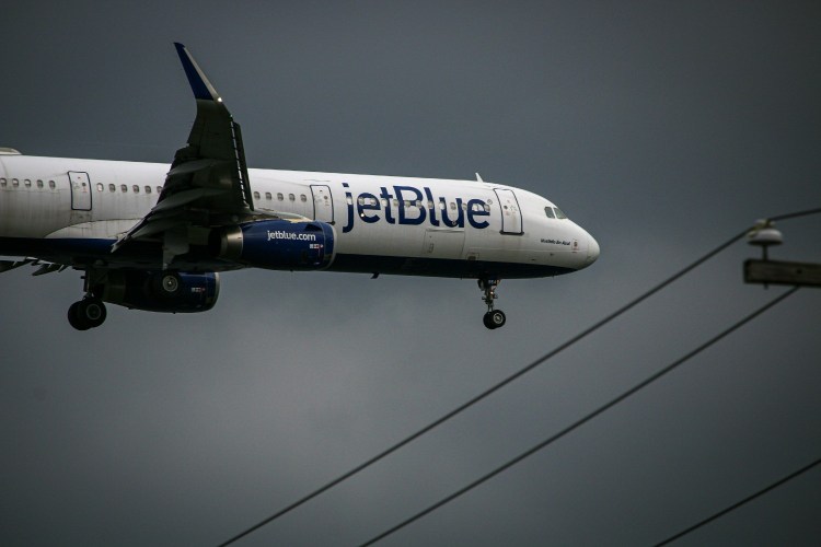 JetBlue flight landing