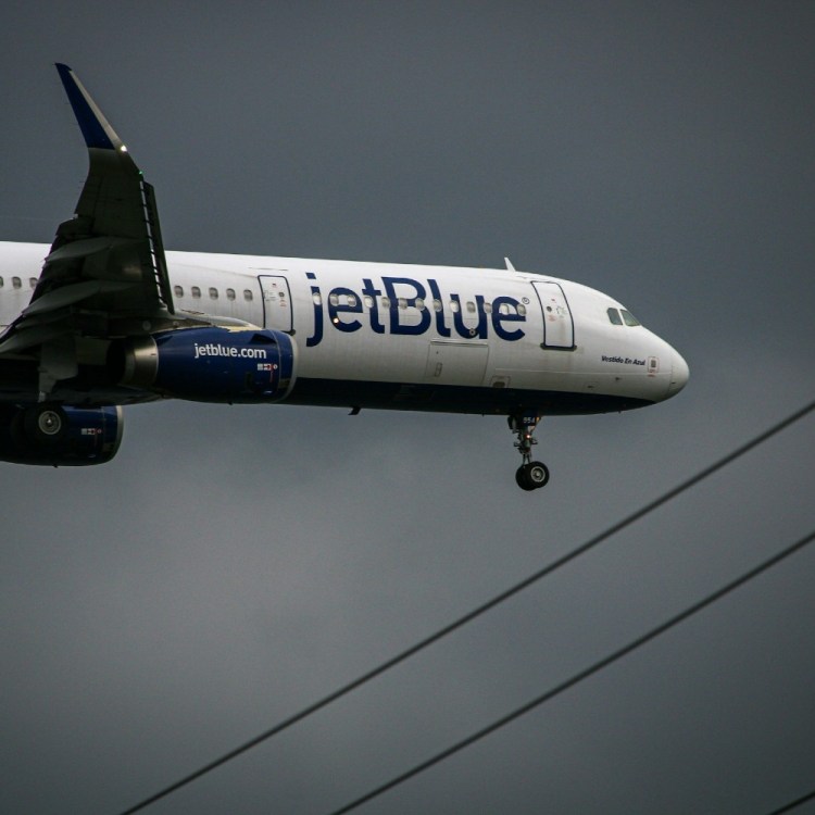 JetBlue flight landing