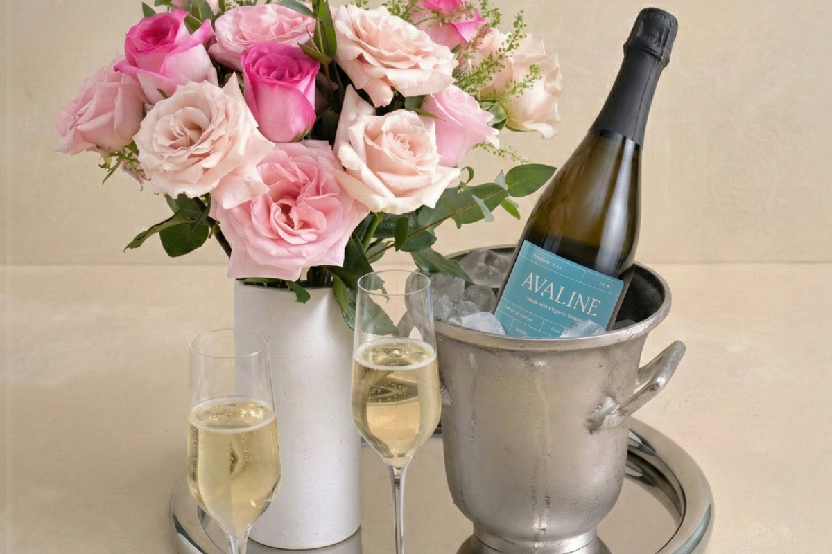 <strong>Urbanstems The Petals & Prosecco</strong>