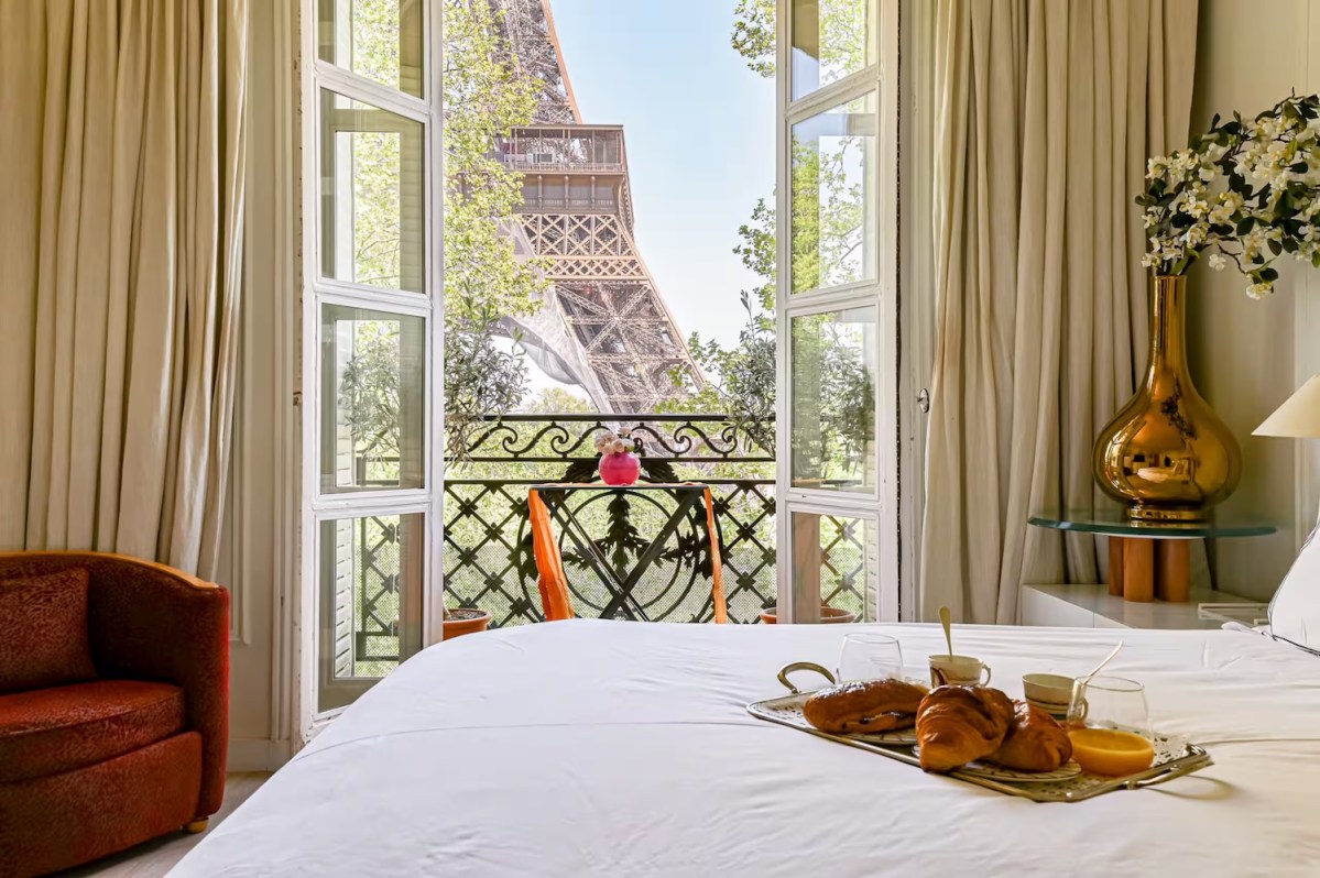 Apartment with Eiffel Tower View — Paris, France
